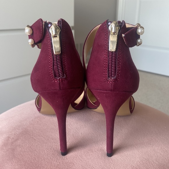 Burgundy Heels with Gold & Pearl Detailing - Picture 6 of 7